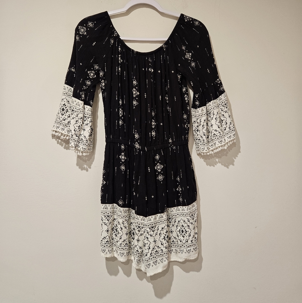 Mudd Black and White Patterned Romper, Size Small